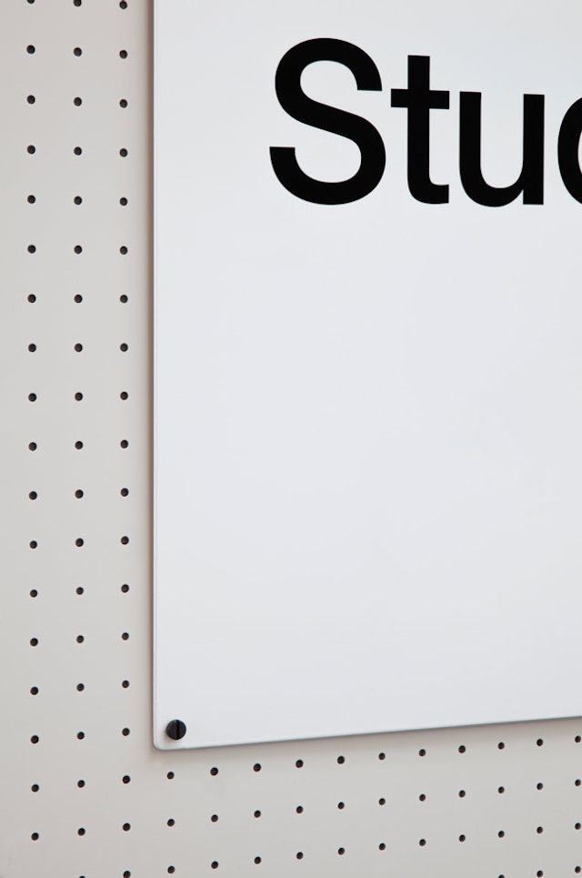 Detail of the two plates with fixings