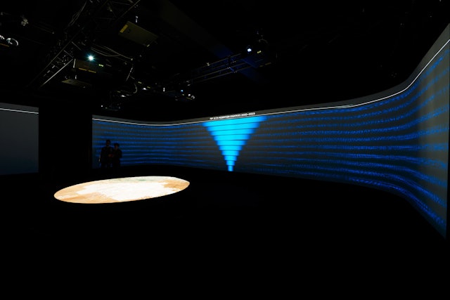 Motion is used to suggest the movement of immigration across borders.